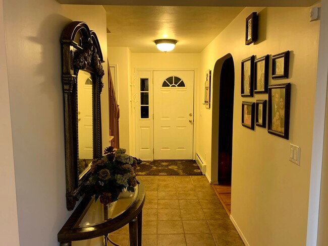 Enternace hall - 1116 Waverly Ave