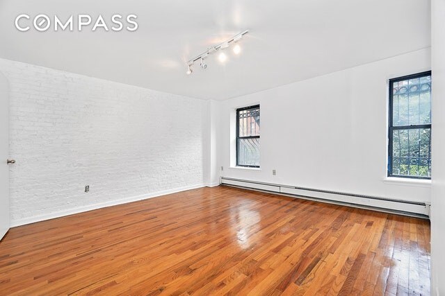 Primary Photo - 233 W 122nd St