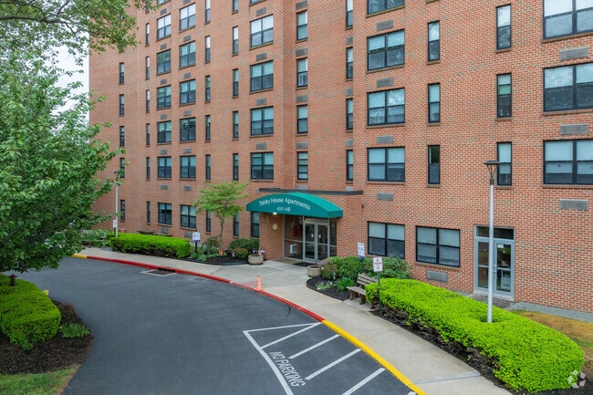 Building Photo - Trinity House Apartments