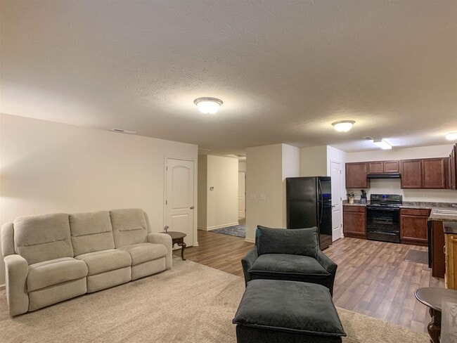 Building Photo - 391 Ariel Dr