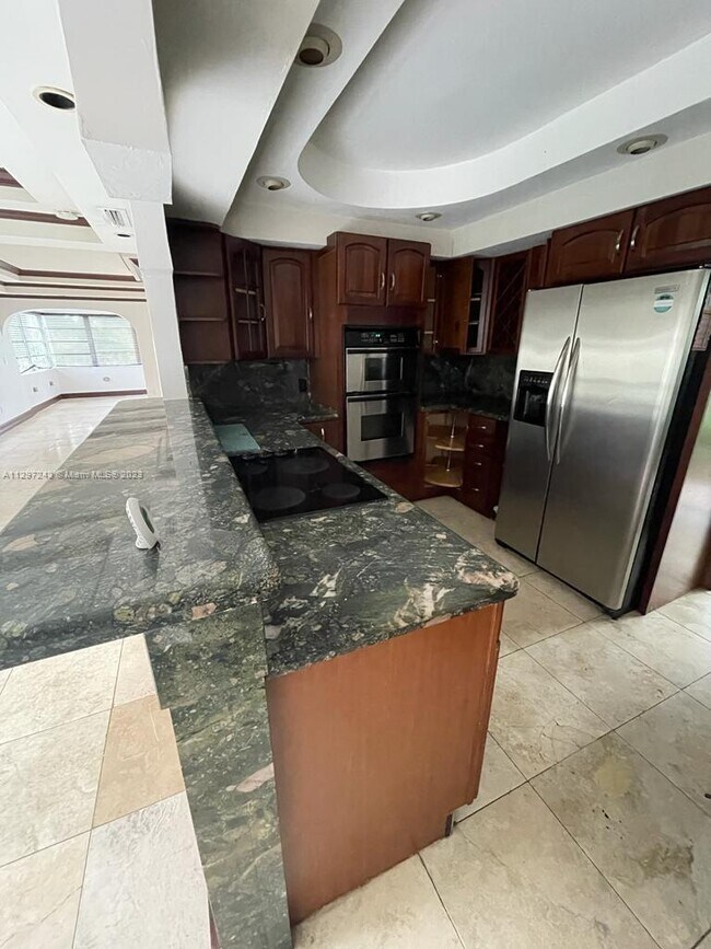 Foto del edificio - 9900 W Bay Harbor Dr