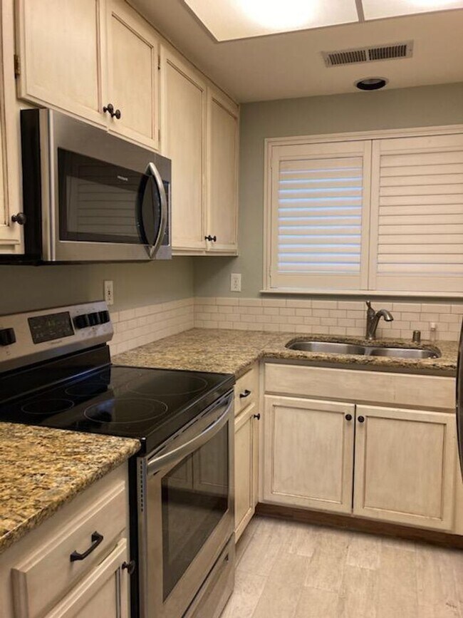 Foto del edificio - **Centrally Located in Santa Rosa!!**