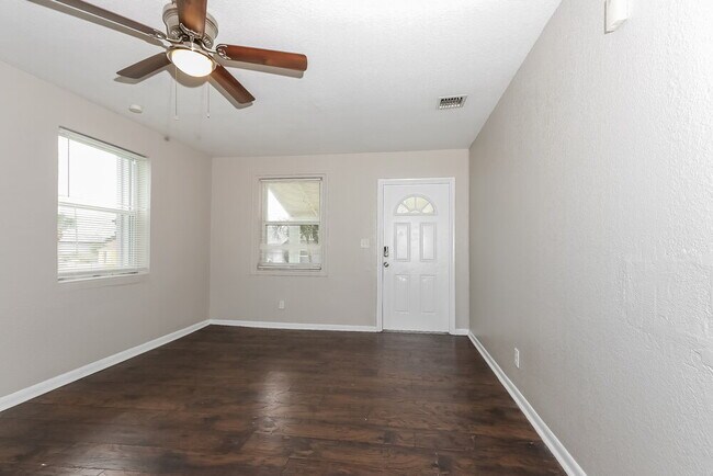 Building Photo - 849 W 5th St