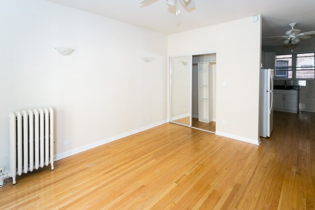 Building Photo - 4232 N Paulina