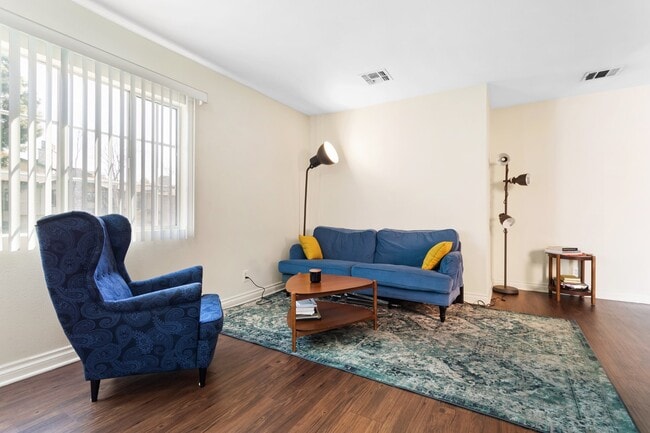 Photo - 1102 W 29th St Apartment