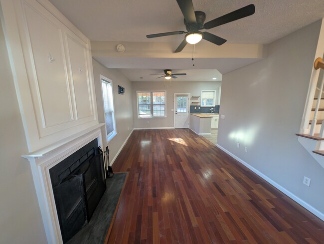 Foto del edificio - 717 Windsor Dr SE