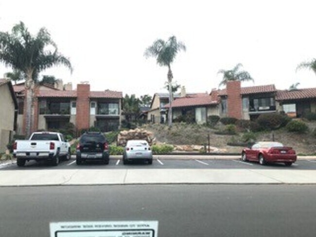 Foto del edificio - Bright 2 bedroom 2.5 bath townhome in La Costa and award winning schools