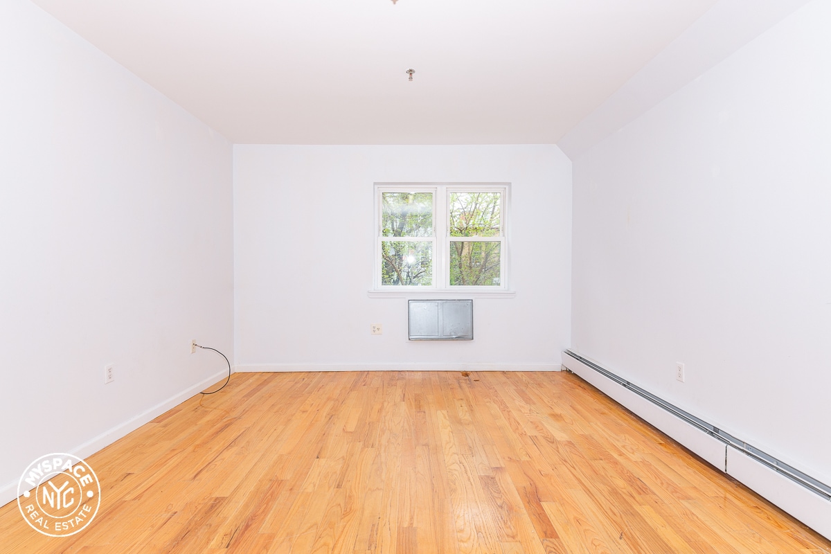 181 Greenpoint Ave Unit 1F, Brooklyn, NY 11222 Room for Rent in