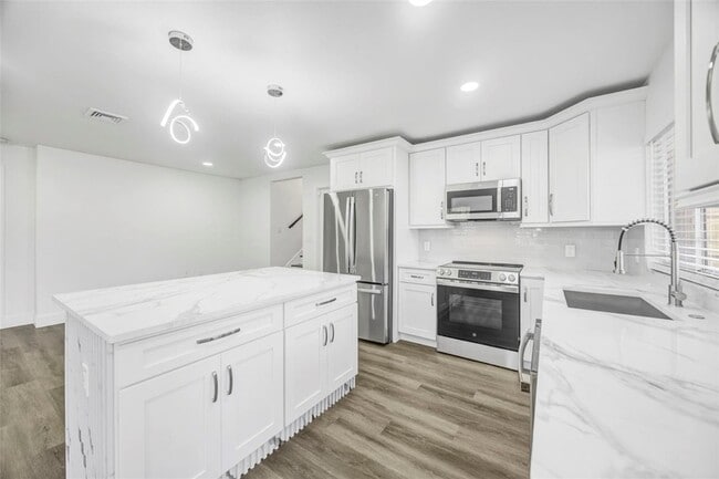 Building Photo - 11728 Raintree Dr