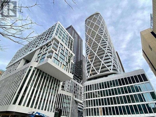 Building Photo - 238 Simcoe St