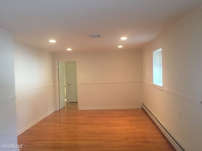 Building Photo - 2 br, 1 bath Apartment - 36 hillsdale rd