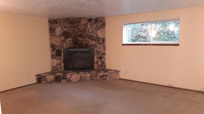 Building Photo - 2154 Navaho Ct SE