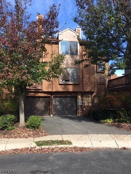 Primary Photo - 24 Faesch Ct