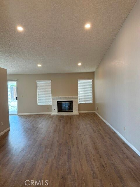 Foto del edificio - 26562 Braddock Rd