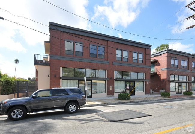 Building Photo - 909 El Centro St