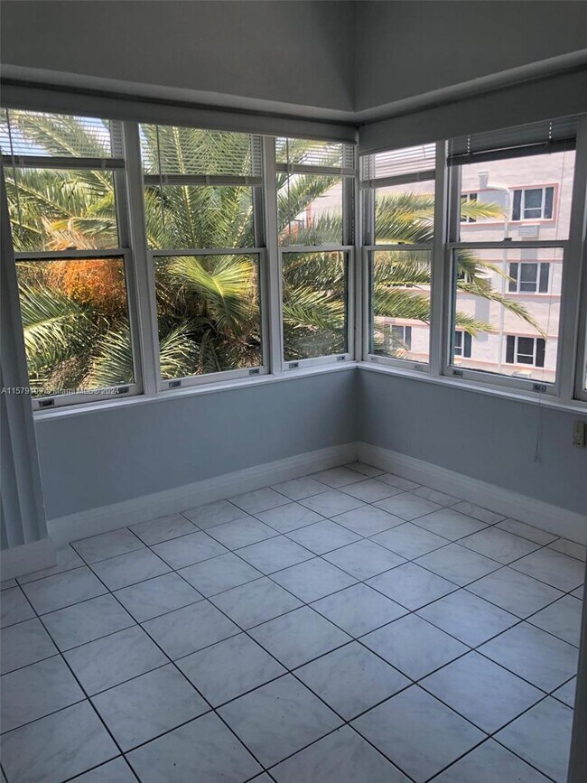 Building Photo - 2421 Lake Pancoast Dr