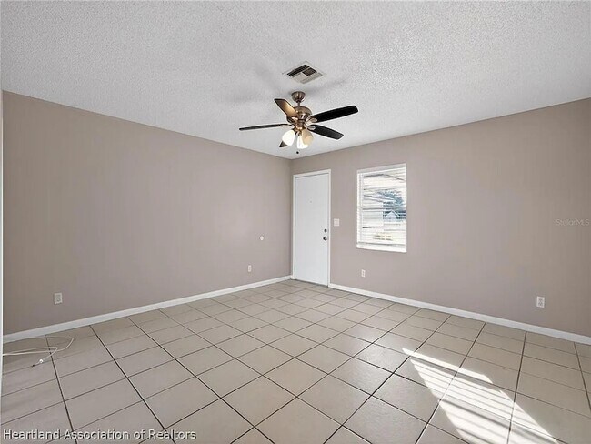 Foto del edificio - 6213 Candler Terrace