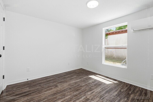 Foto del edificio - 377 Tuttle Ave