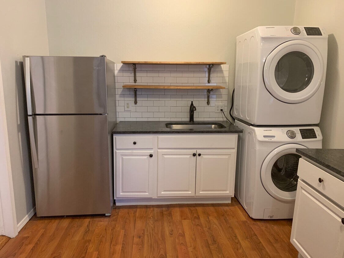 Primary Photo - 403 S Xanthus Ave