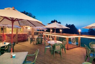 Building Photo - 1 Lakeview Dr