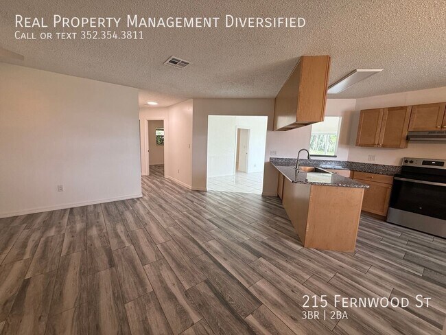 Foto del edificio - 215 Fernwood St