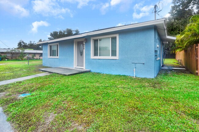 Building Photo - 808 S Charleston Ave