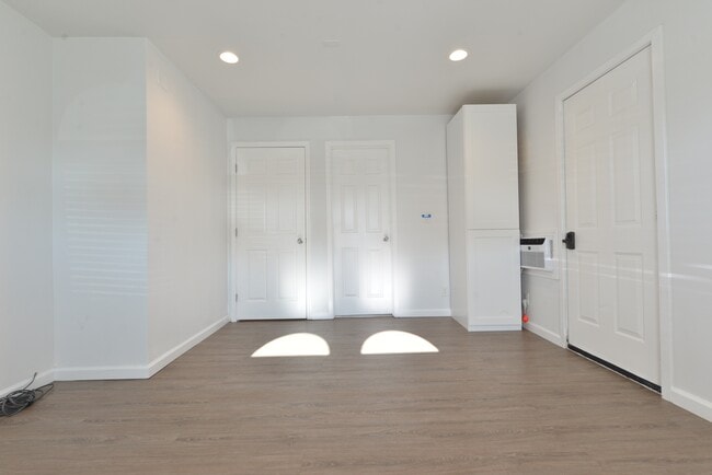 Building Photo - 3121 Monroe St