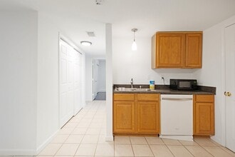 Building Photo - 1217 Market St