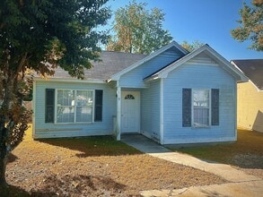 Building Photo - 5 Kensington Cir