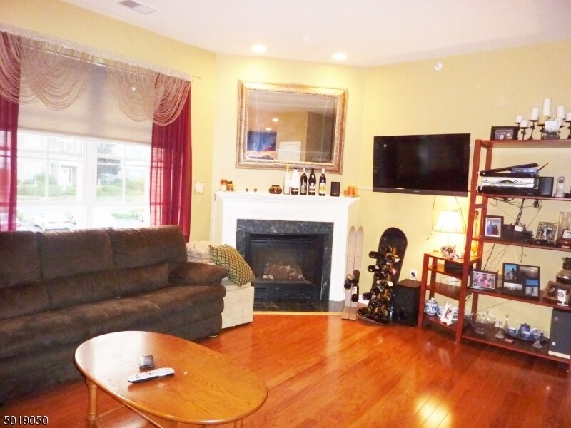Foto principal - 72 Mountain View Ct