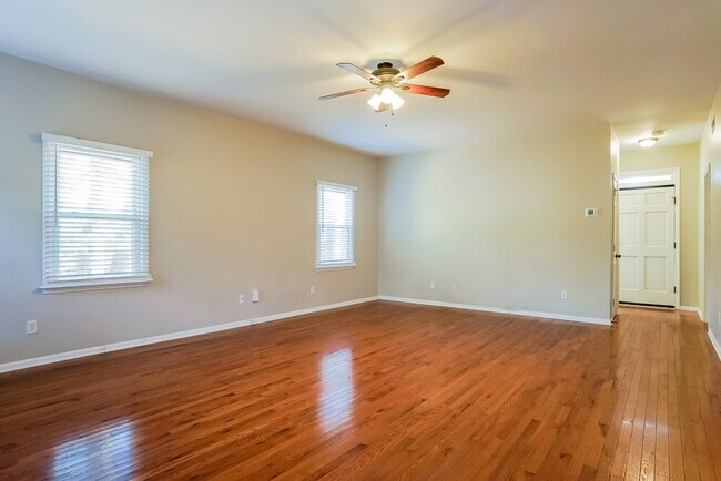 Building Photo - 1608 Maybrook Dr