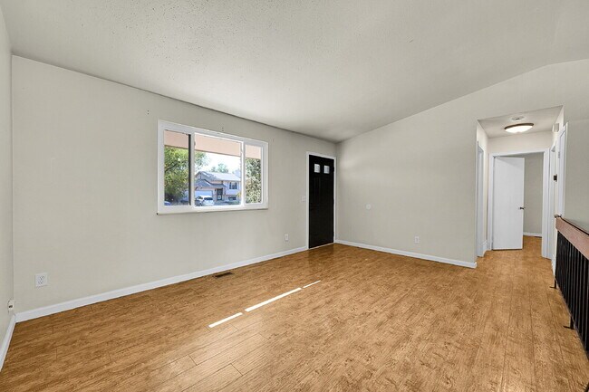 Foto del edificio - $2,095.00, 4-bed, 2-bath located in Colora...
