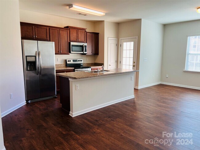 Building Photo - 9121 Bradstreet Commons Way