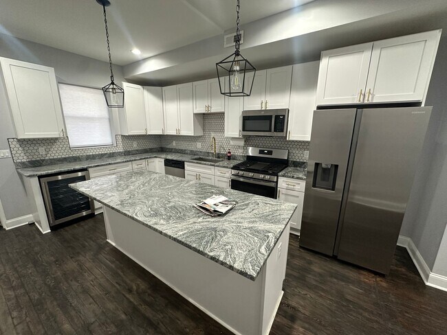 Foto del edificio - 407 N Lakewood Ave