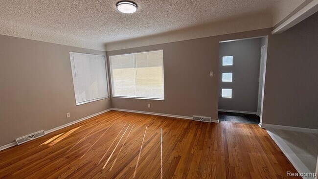 Foto del edificio - 28758 Leona St