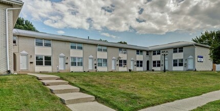 Building Photo - 716 Indian Rd N