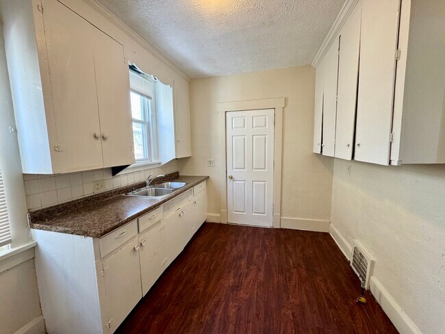 Foto del edificio - 2619 Clyde Pl SW