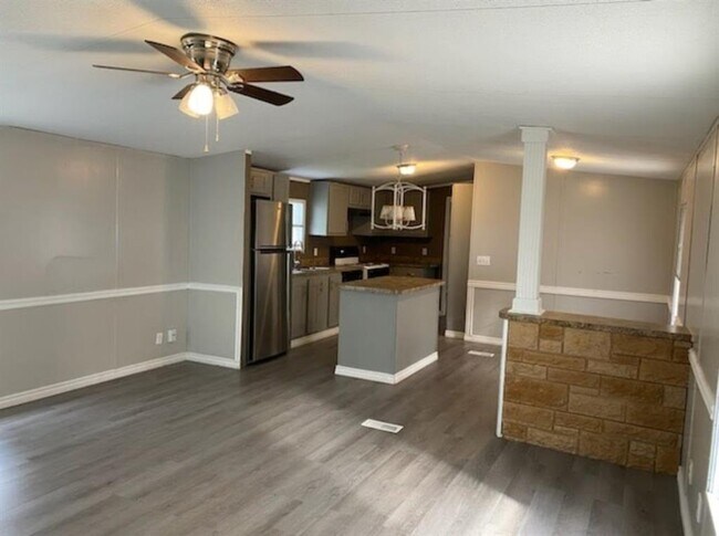 Building Photo - 235 R 4401
