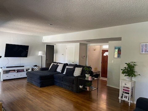 Foto del edificio - 21715 Elkwood St