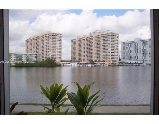 Foto principal - 2949 Point E Dr