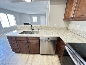 Building Photo - 1575 W Warm Springs Rd