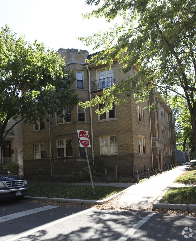 Foto del edificio - 3715-3721 N Leavitt St