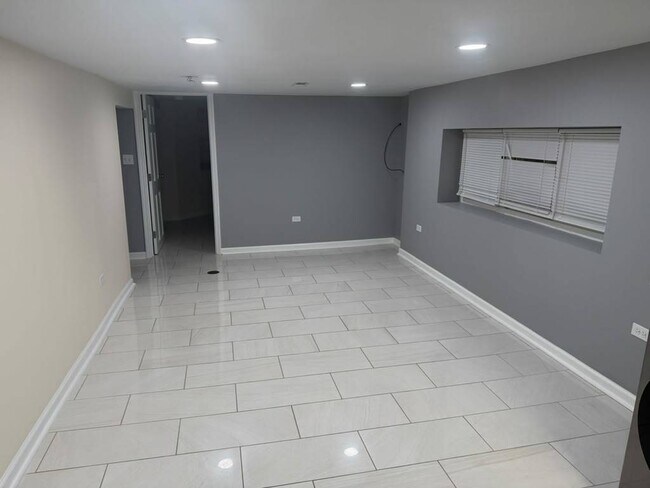 Foto del edificio - 2630 N Hamlin Ave