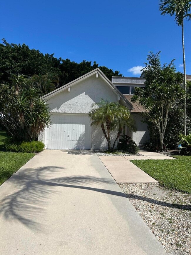 Building Photo - 6668 Canary Palm Cir