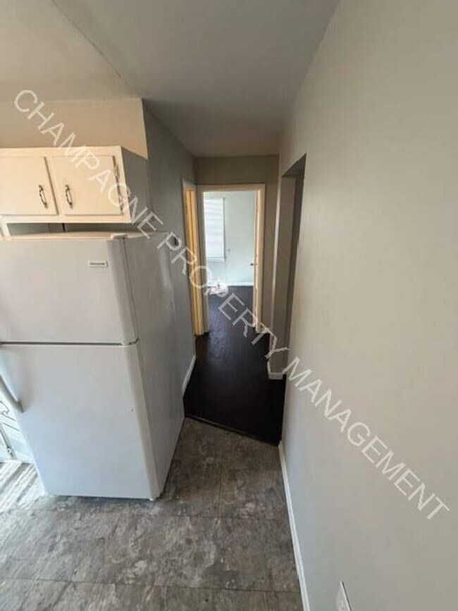 Building Photo - 615/617 Deweese St