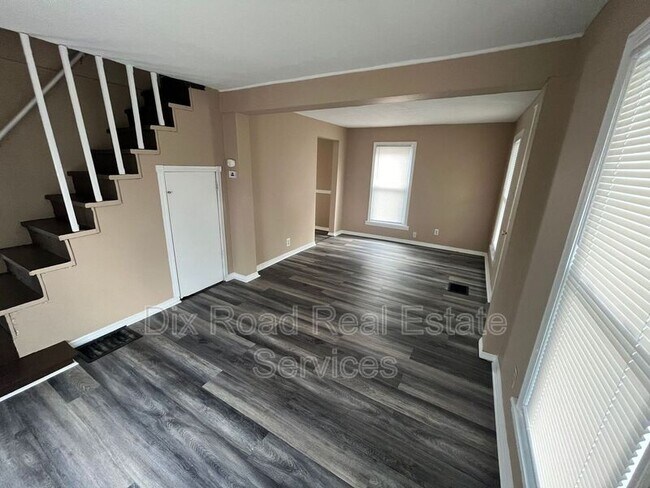 Building Photo - 440 S G St