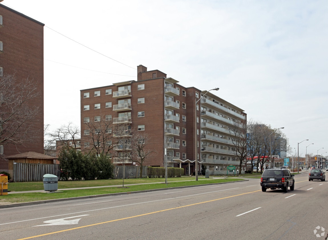 Primary Photo - Lawrenview Towers