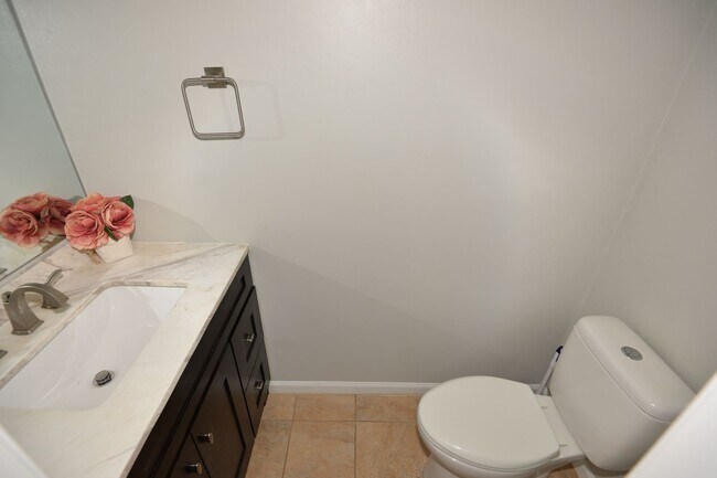 Foto del edificio - 3 Bedroom Townhome in Kempsville Lakes