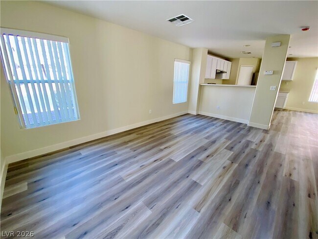 Foto del edificio - 6158 Dutch Windmill Ave