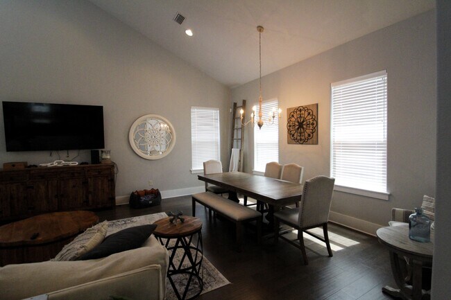 Foto del edificio - 283 Lakeland Dr